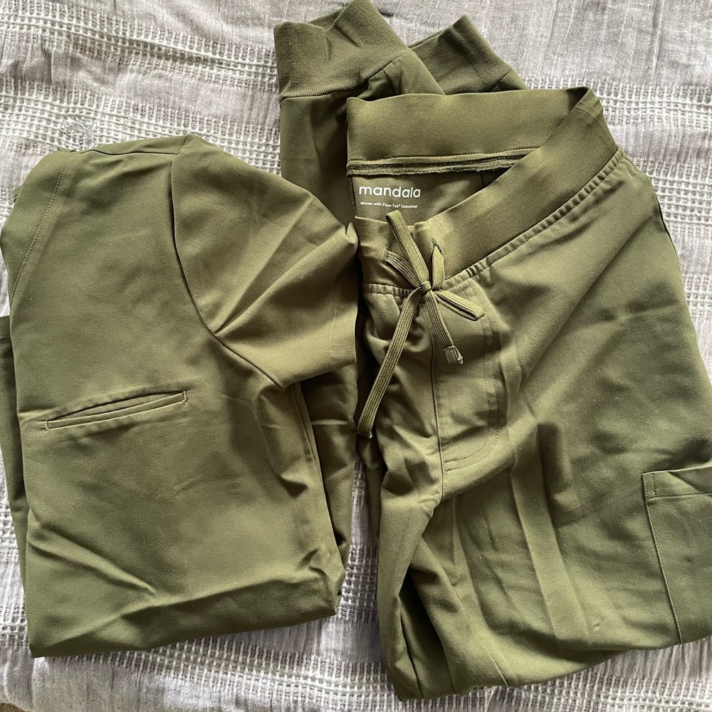Mandala olive scrubs joggers set